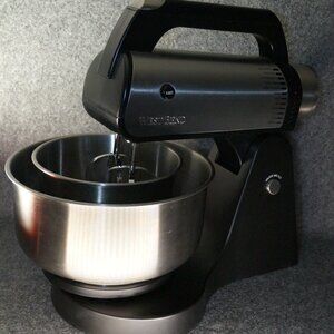 West Bend 12 Speed Stand Mixer 41125 w/ 2 Stainless Bowls & Beaters Preowned